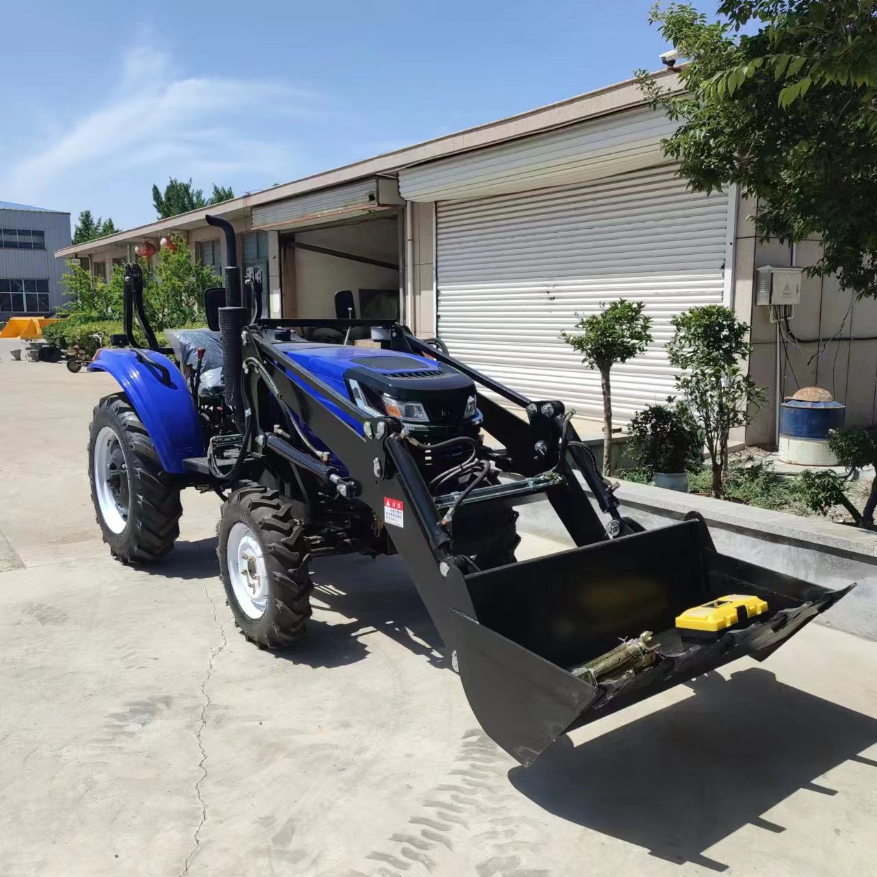 Tractor Backhoe - Mini trattore con caricatore frontale 4x4